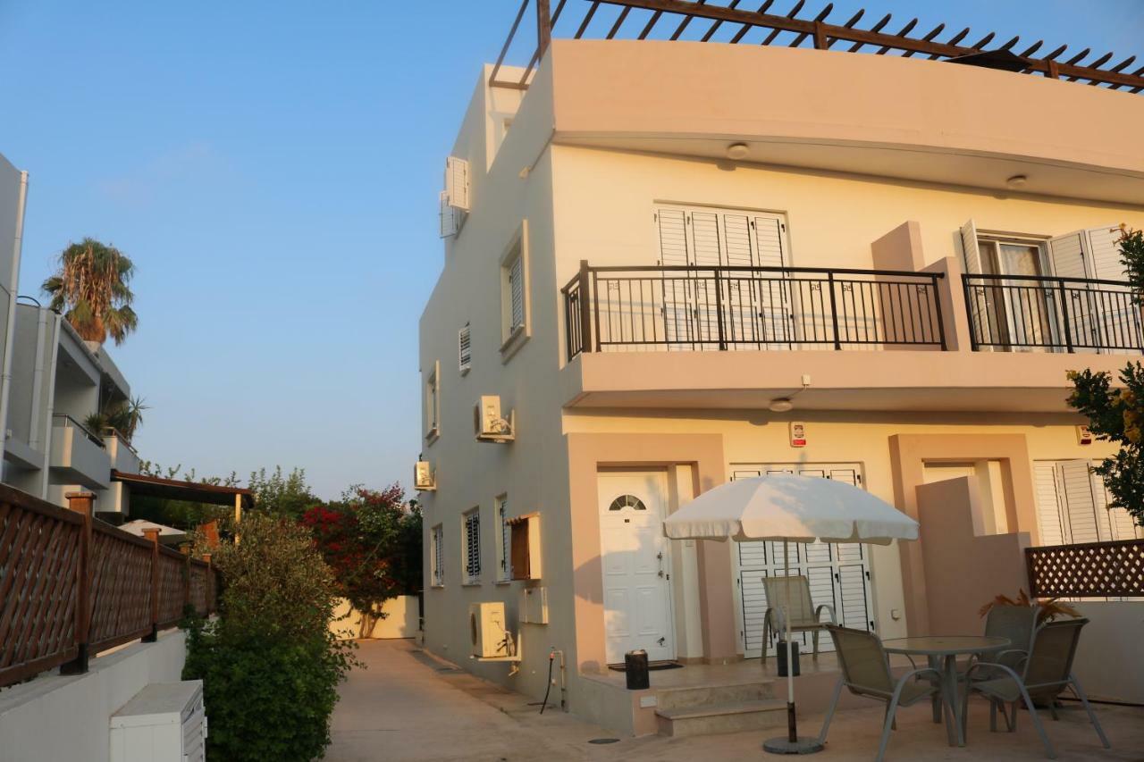The Paradise Townhouses By Taimoura Paphos Eksteriør bilde