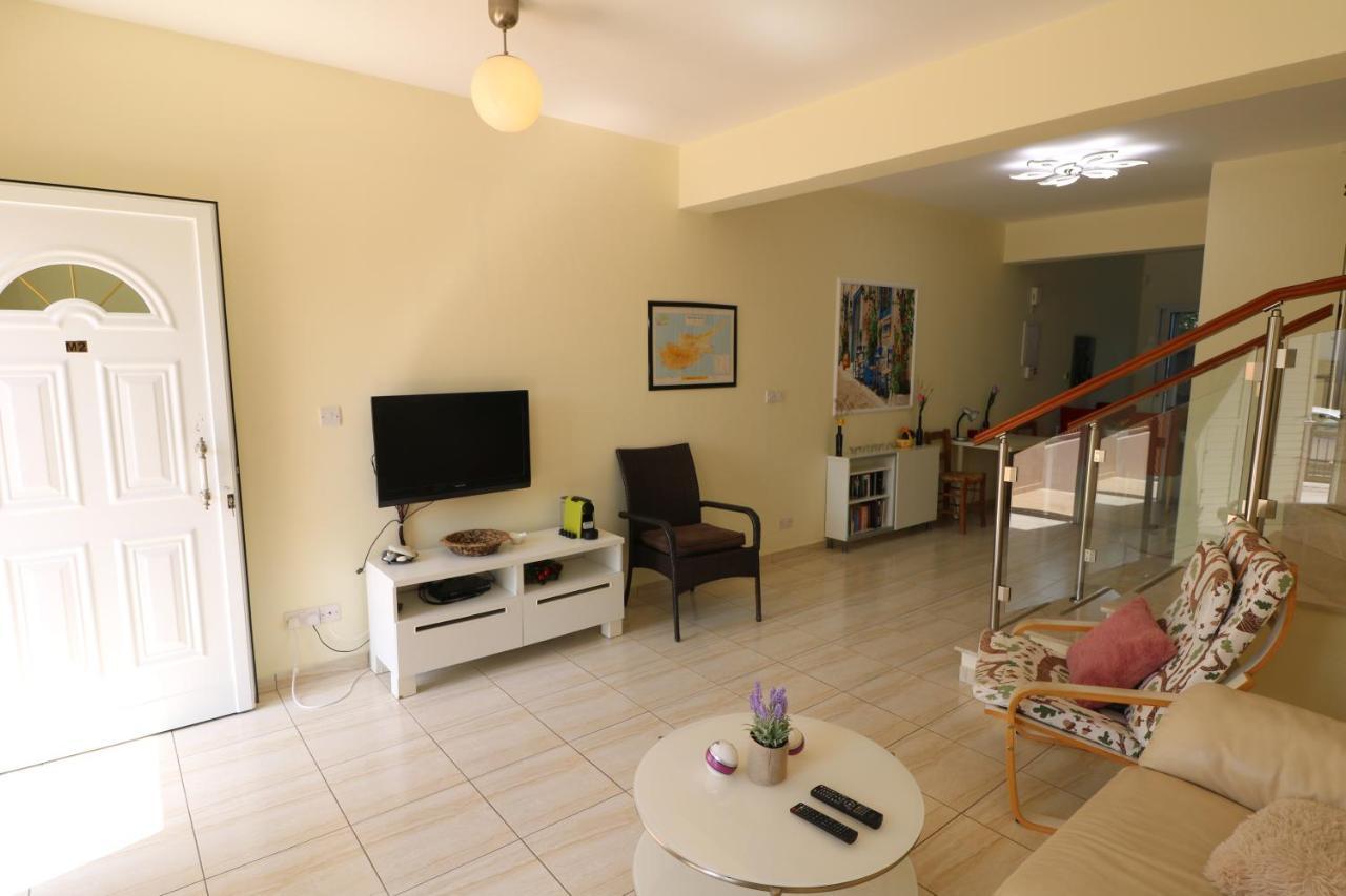 The Paradise Townhouses By Taimoura Paphos Eksteriør bilde