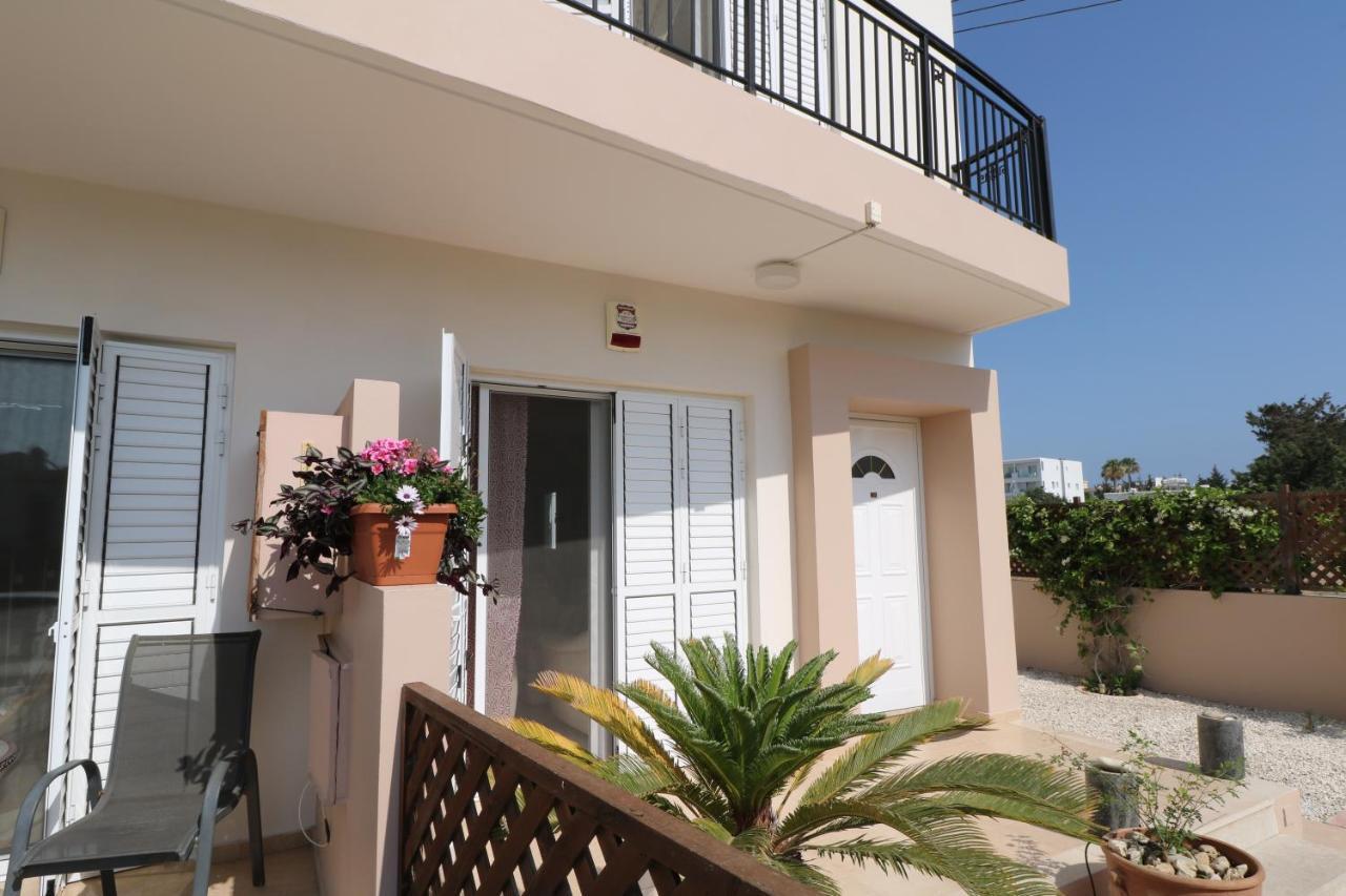The Paradise Townhouses By Taimoura Paphos Eksteriør bilde