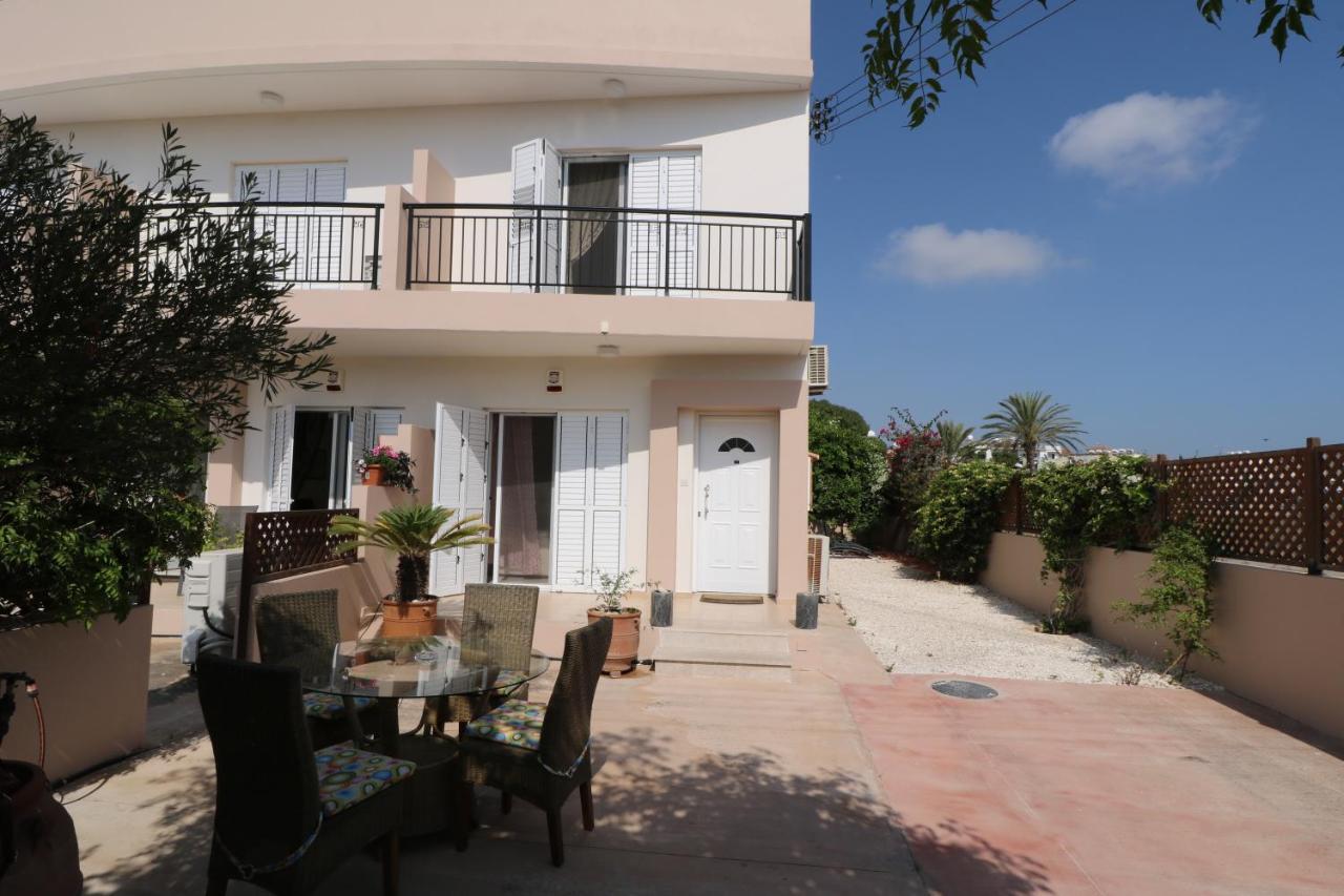 The Paradise Townhouses By Taimoura Paphos Eksteriør bilde